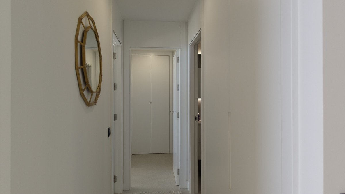 2 Bed Middle Floor Apartment in Marbella