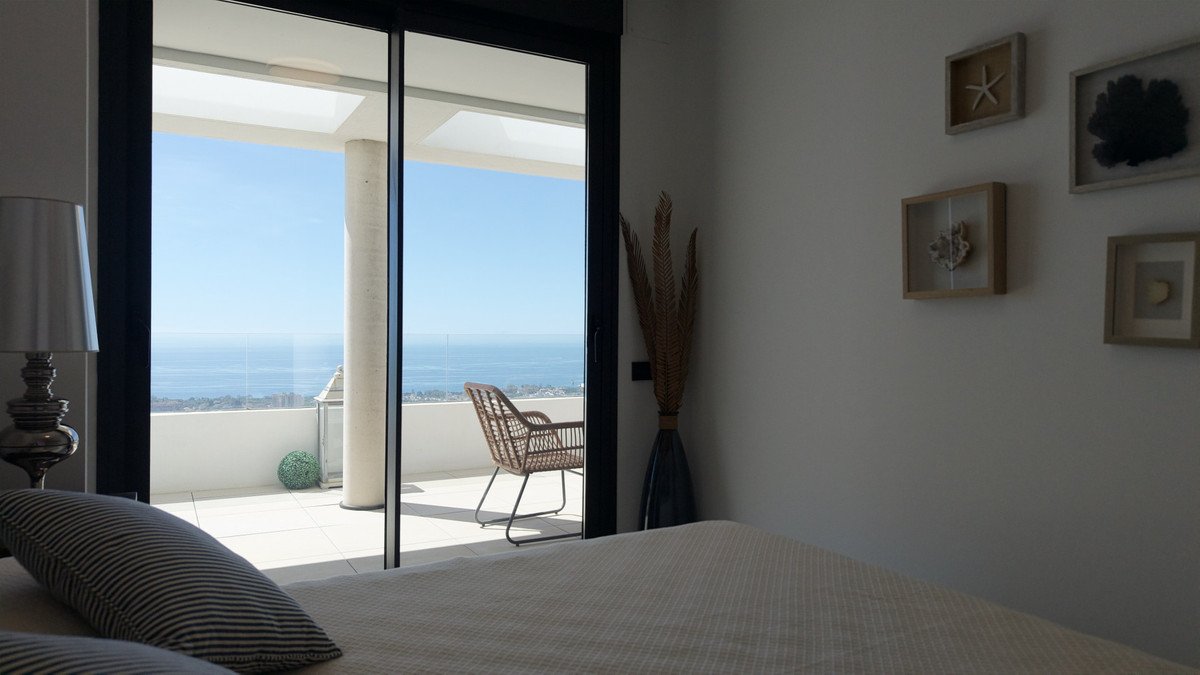 2 Bed Middle Floor Apartment in Marbella