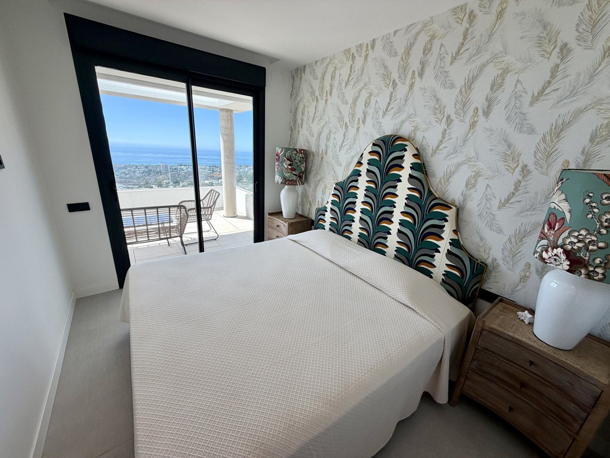2 Bed Middle Floor Apartment in Marbella