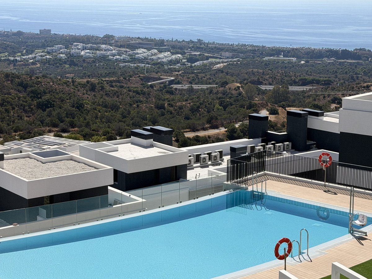 2 Bed Middle Floor Apartment in Marbella