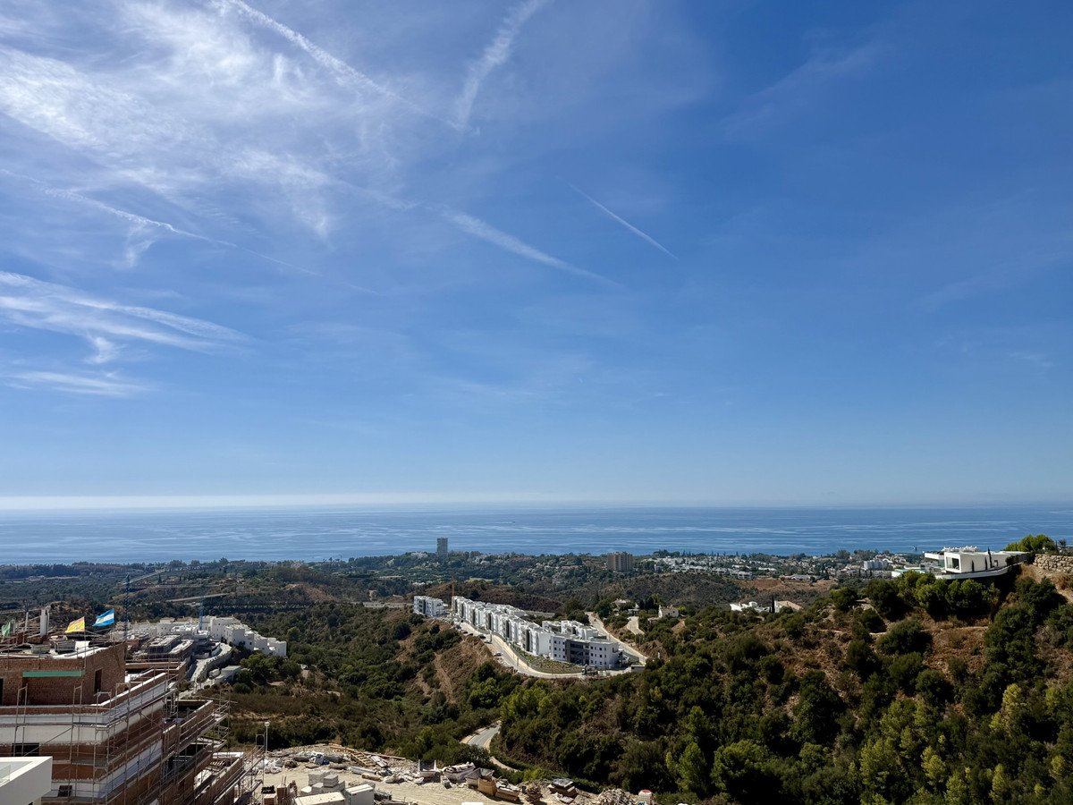 2 Bed Middle Floor Apartment in Marbella