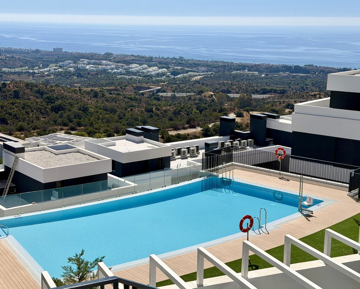 2 Bed Middle Floor Apartment in Marbella
