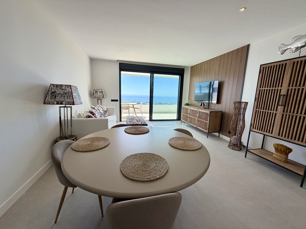 2 Bed Middle Floor Apartment in Marbella