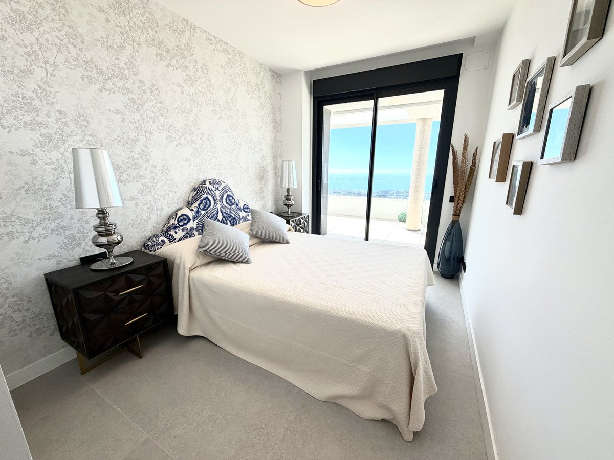 2 Bed Middle Floor Apartment in Marbella