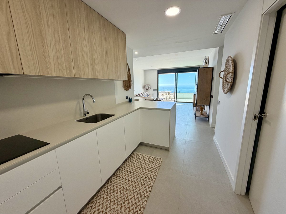 2 Bed Middle Floor Apartment in Marbella