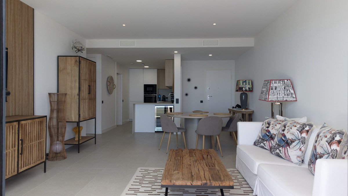 2 Bed Middle Floor Apartment in Marbella