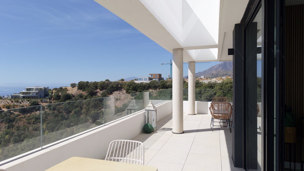 2 Bed Middle Floor Apartment in Marbella