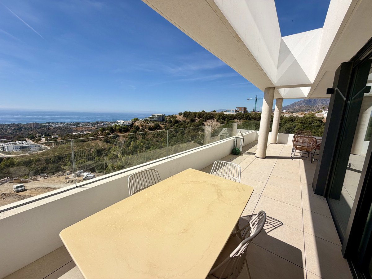 2 Bed Middle Floor Apartment in Marbella