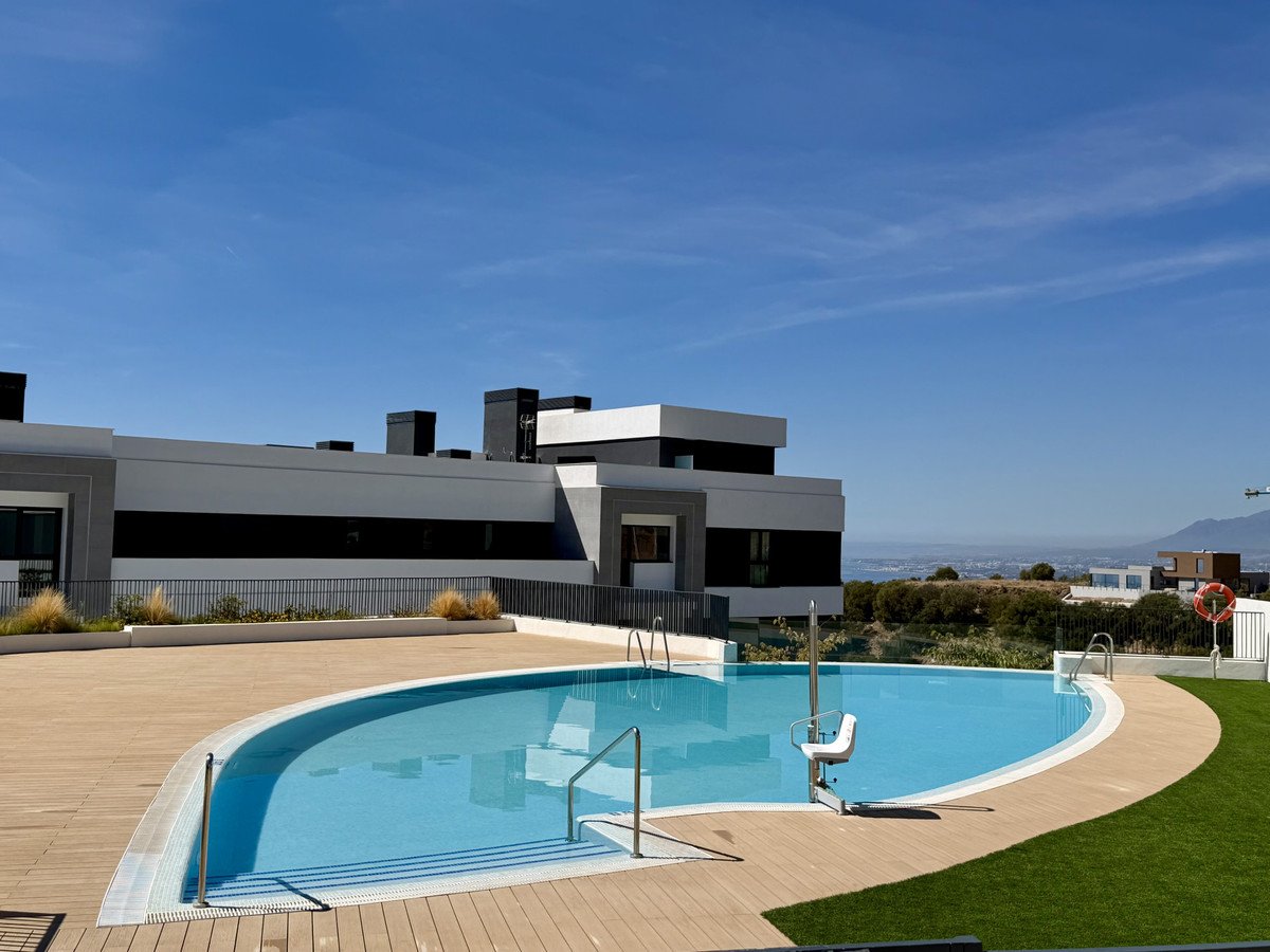 2 Bed Middle Floor Apartment in Marbella