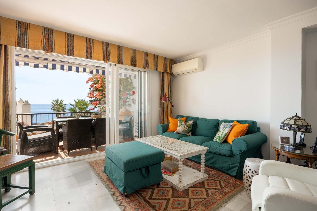 2 Bed Middle Floor Apartment in Calahonda