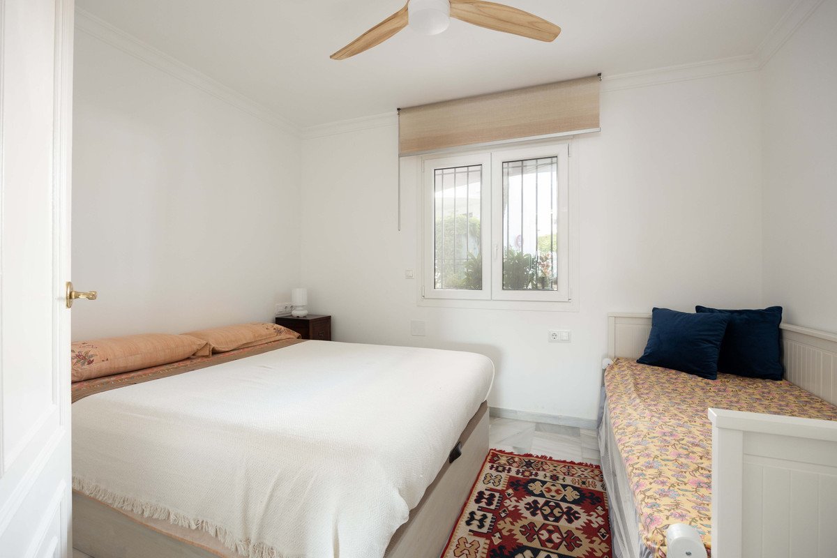 2 Bed Middle Floor Apartment in Calahonda