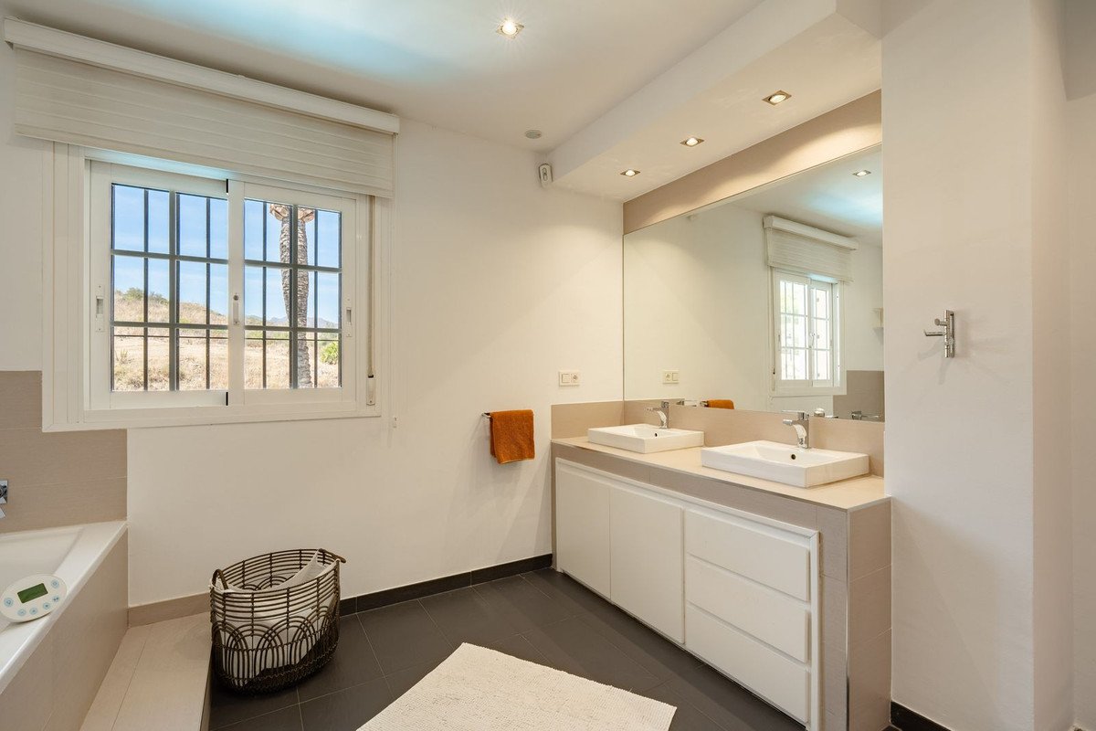 4 Bed Detached Villa in La Cala Hills