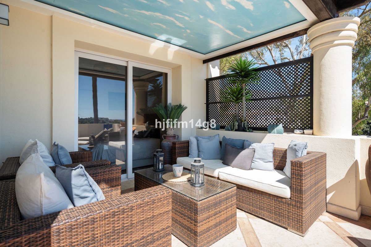 2 Bed Penthouse in Nueva Andalucía