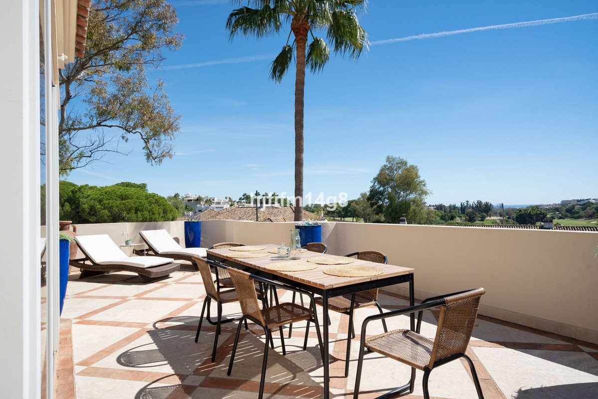 2 Bed Penthouse in Nueva Andalucía