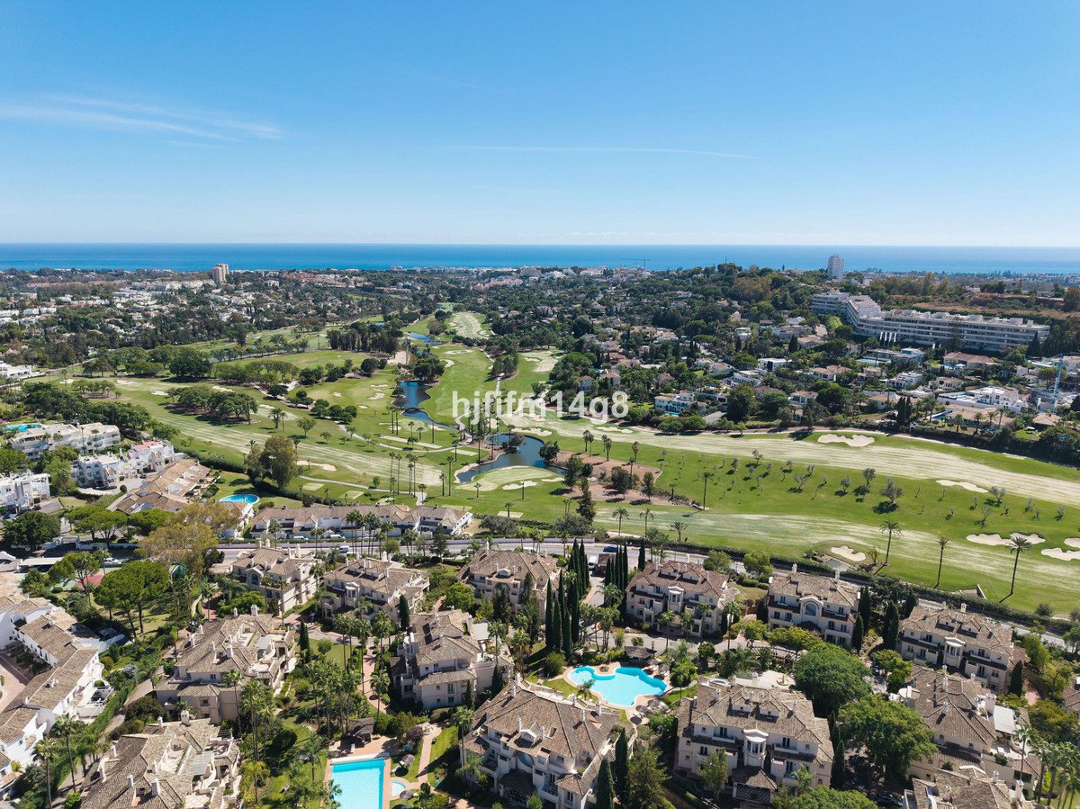 2 Bed Penthouse in Nueva Andalucía