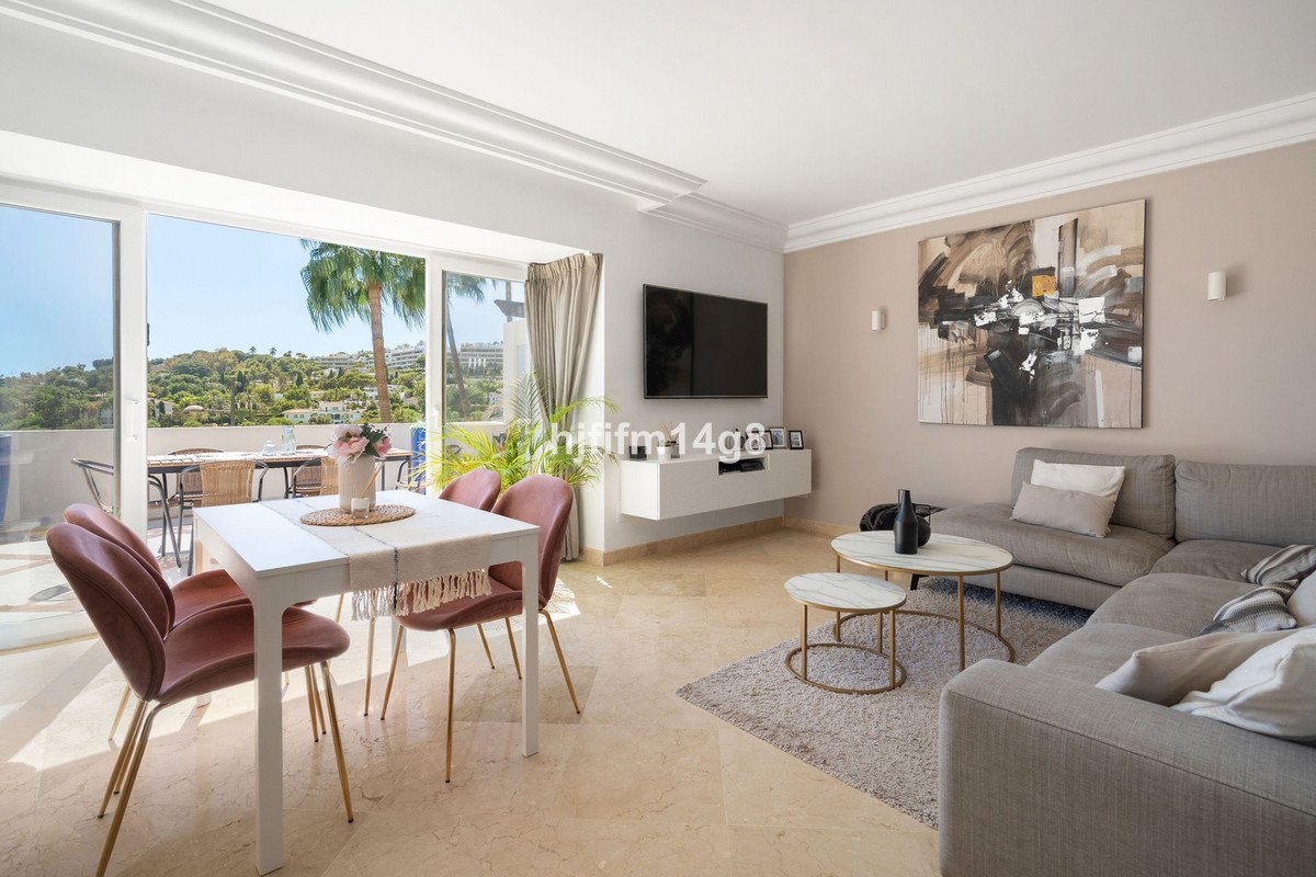 2 Bed Penthouse in Nueva Andalucía