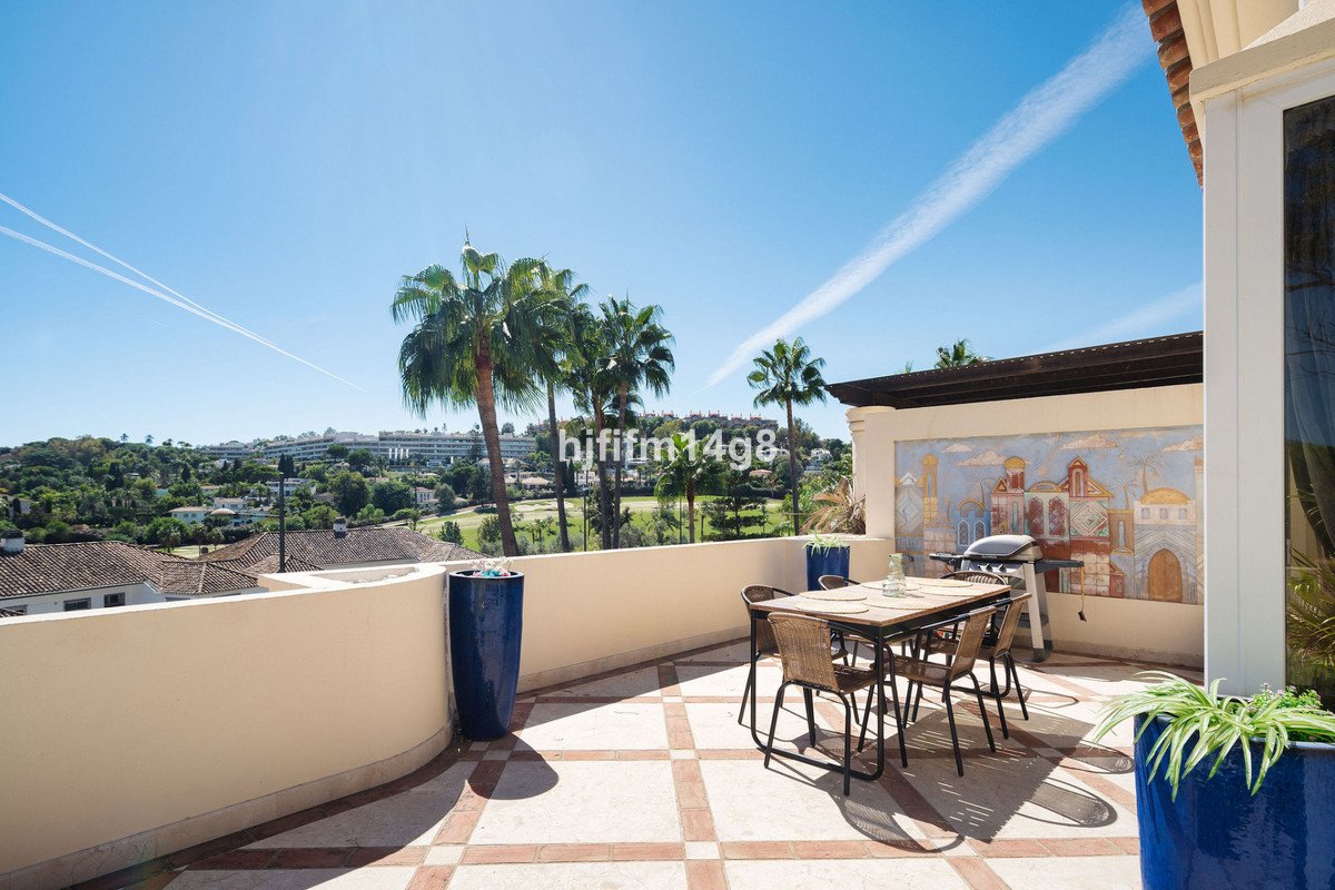 2 Bed Penthouse in Nueva Andalucía
