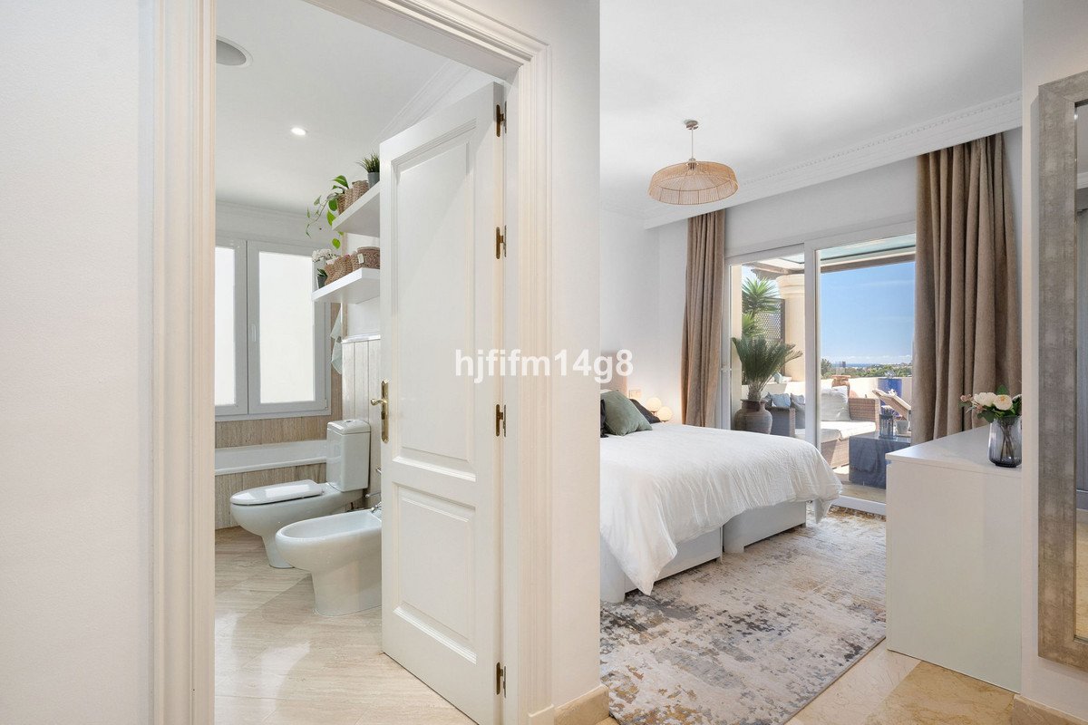 2 Bed Penthouse in Nueva Andalucía