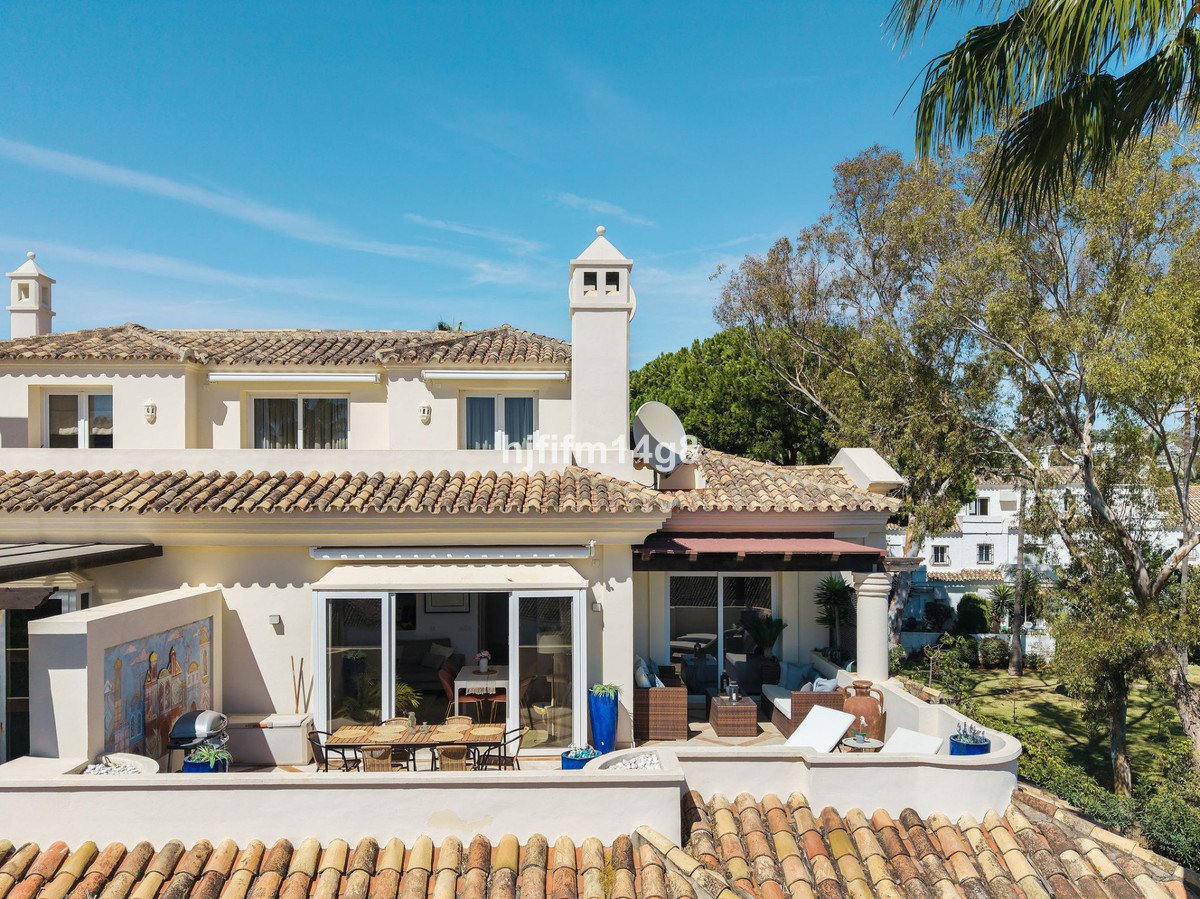 2 Bed Penthouse in Nueva Andalucía
