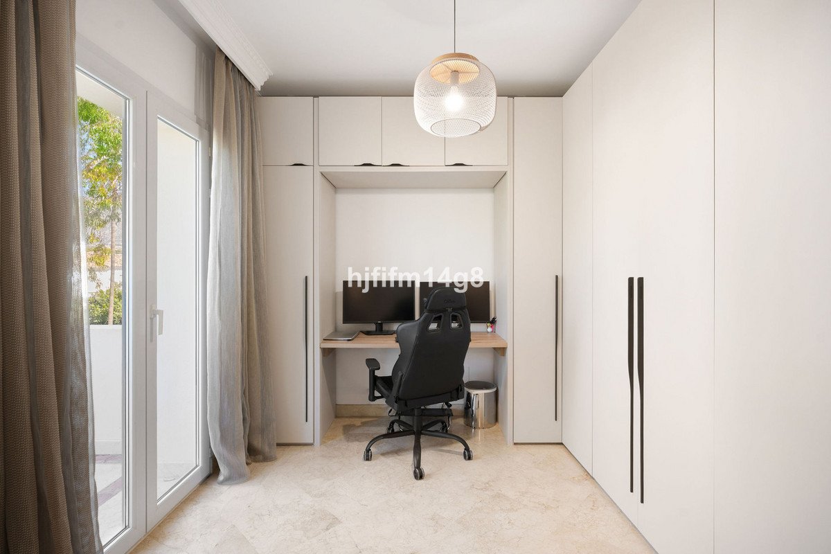 2 Bed Penthouse in Nueva Andalucía