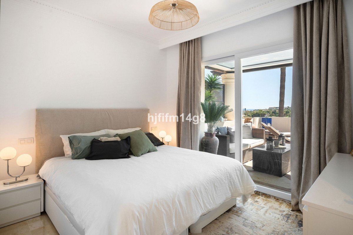 2 Bed Penthouse in Nueva Andalucía