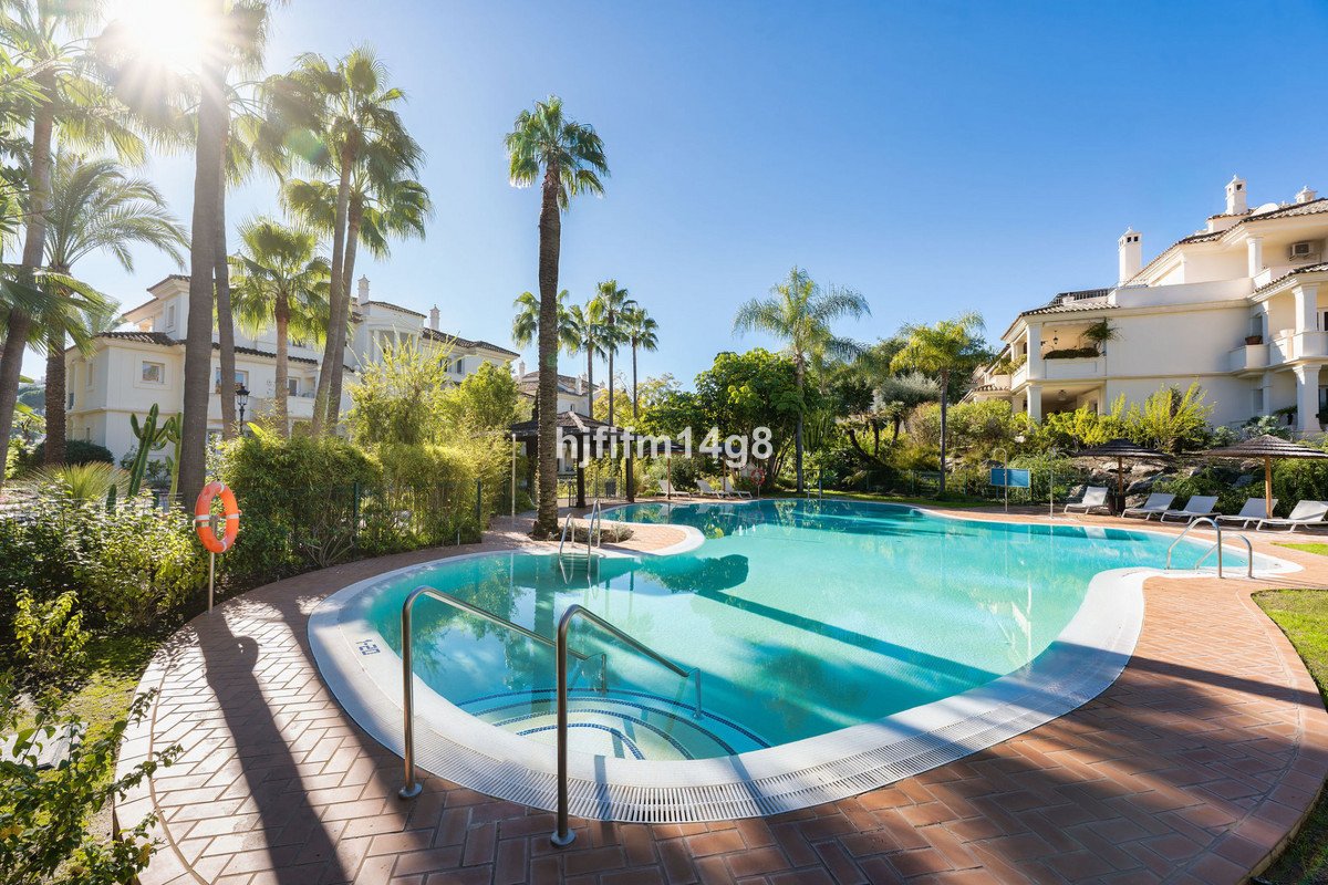 2 Bed Penthouse in Nueva Andalucía