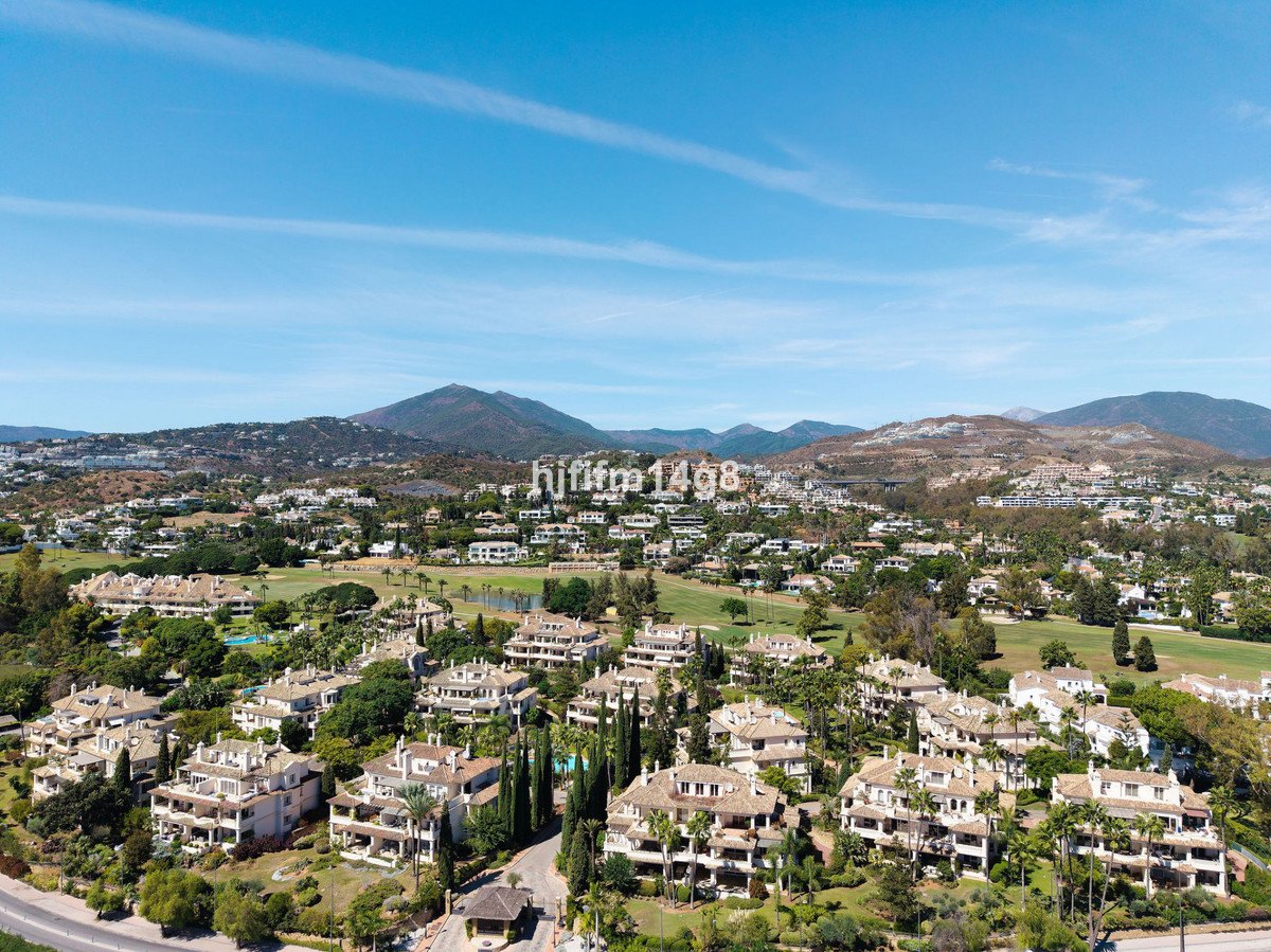 2 Bed Penthouse in Nueva Andalucía