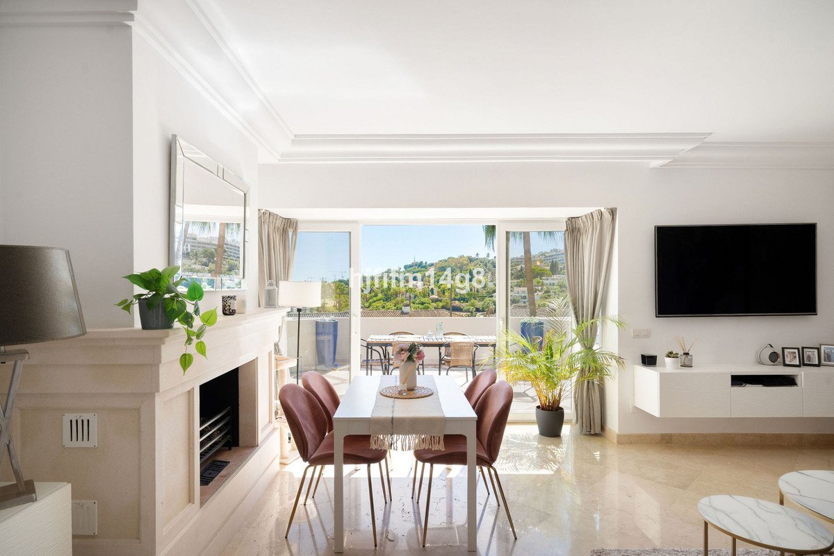 2 Bed Penthouse in Nueva Andalucía