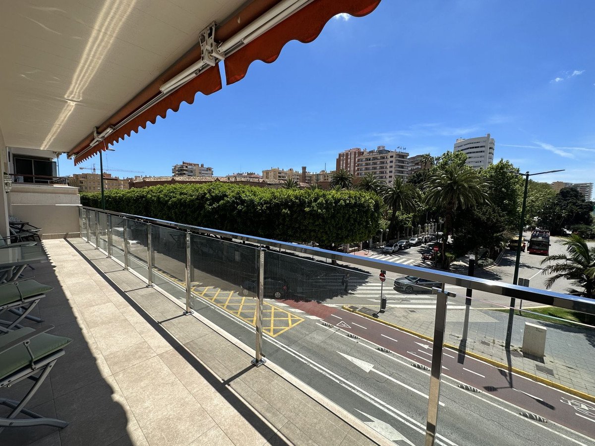 5 Bed Middle Floor Apartment in Malagueta