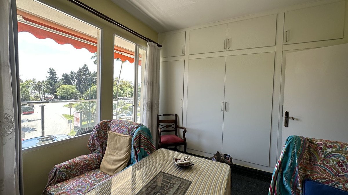 5 Bed Middle Floor Apartment in Malagueta