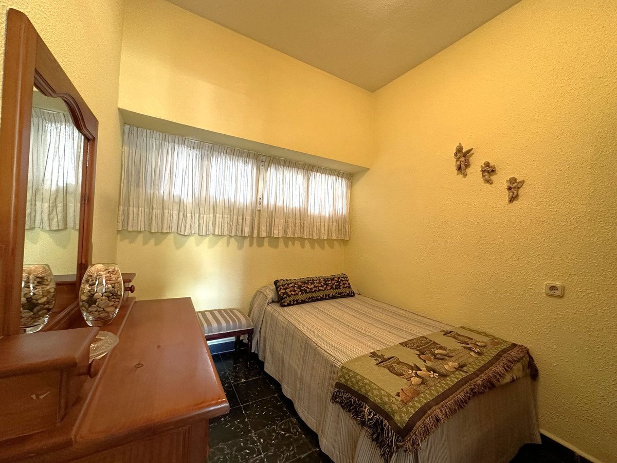 5 Bed Middle Floor Apartment in Malagueta