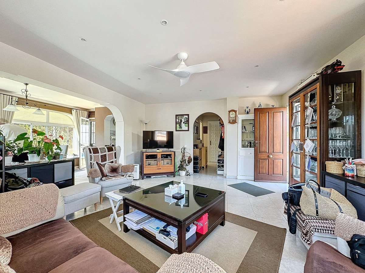 4 Bed Detached Villa in Nueva Andalucía