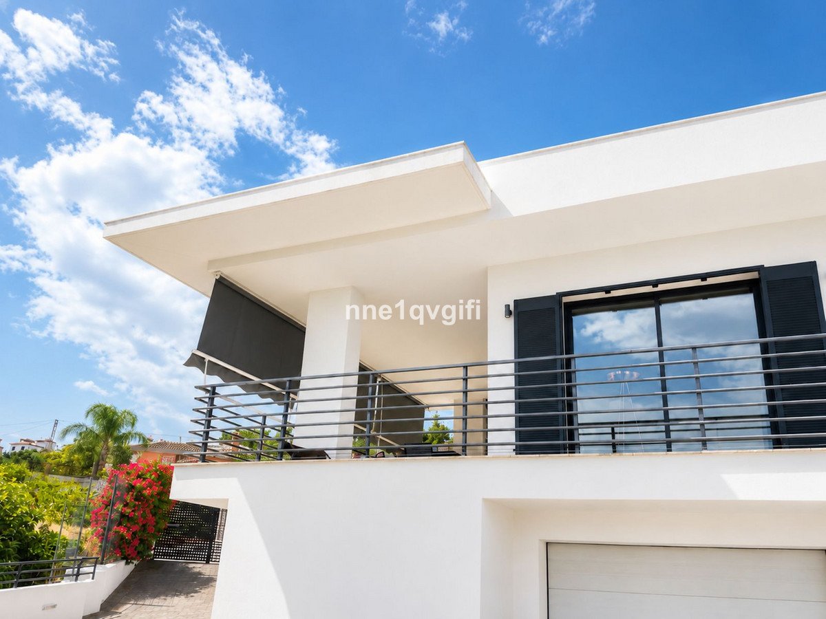 5 Bed Detached Villa in Coín