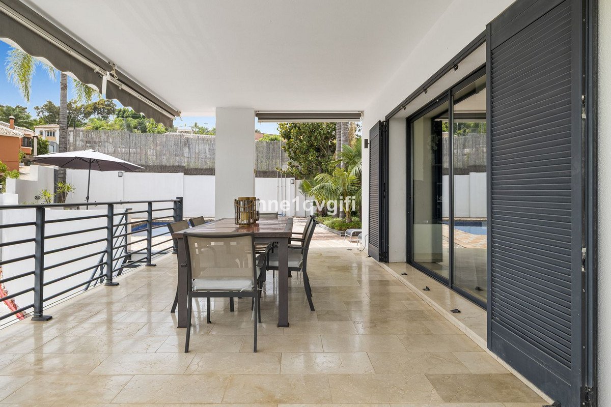 5 Bed Detached Villa in Coín