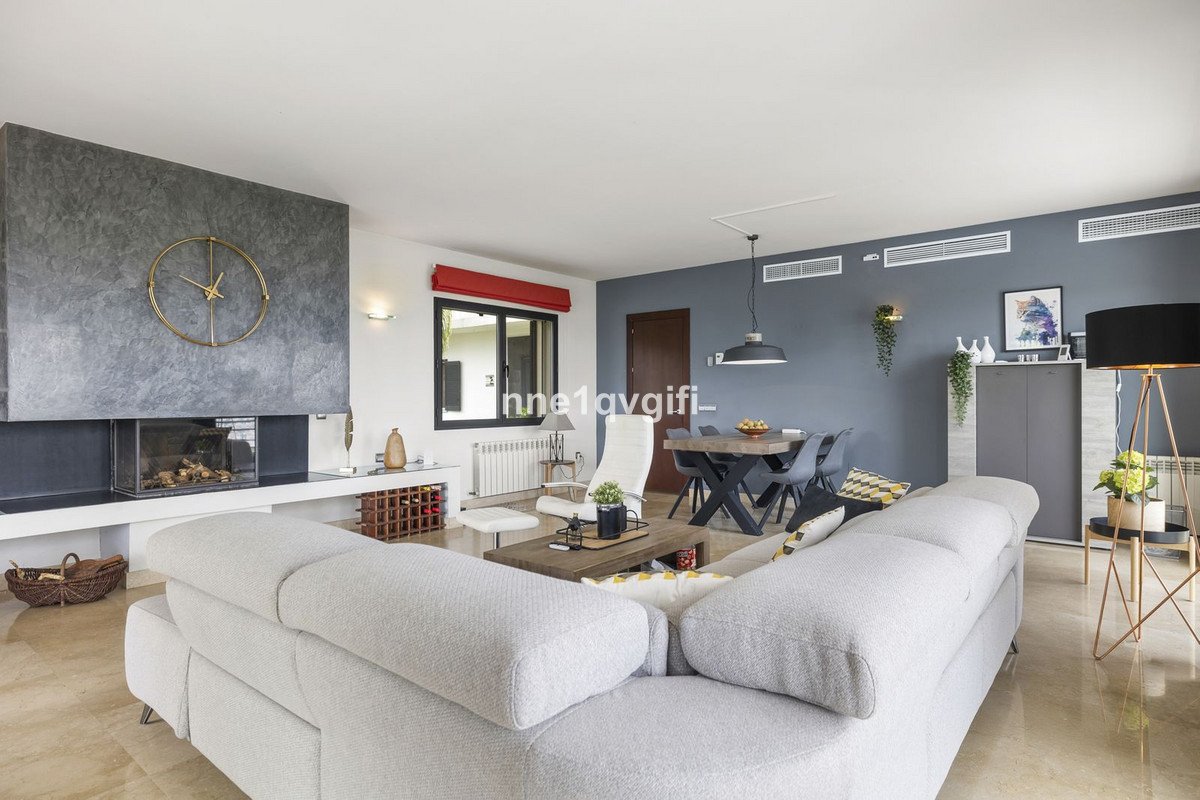 5 Bed Detached Villa in Coín