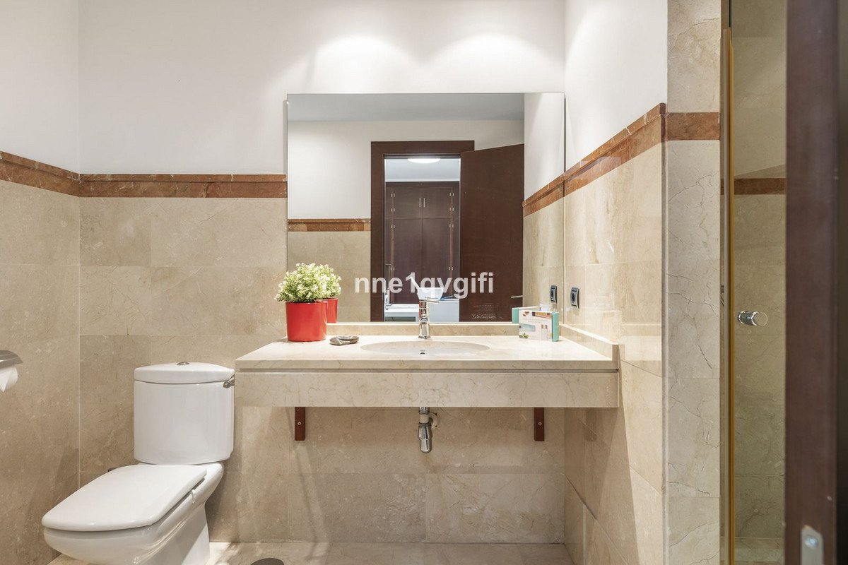 5 Bed Detached Villa in Coín