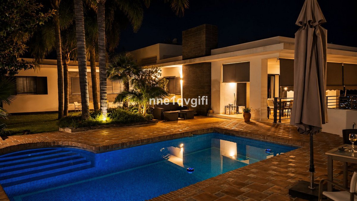 5 Bed Detached Villa in Coín