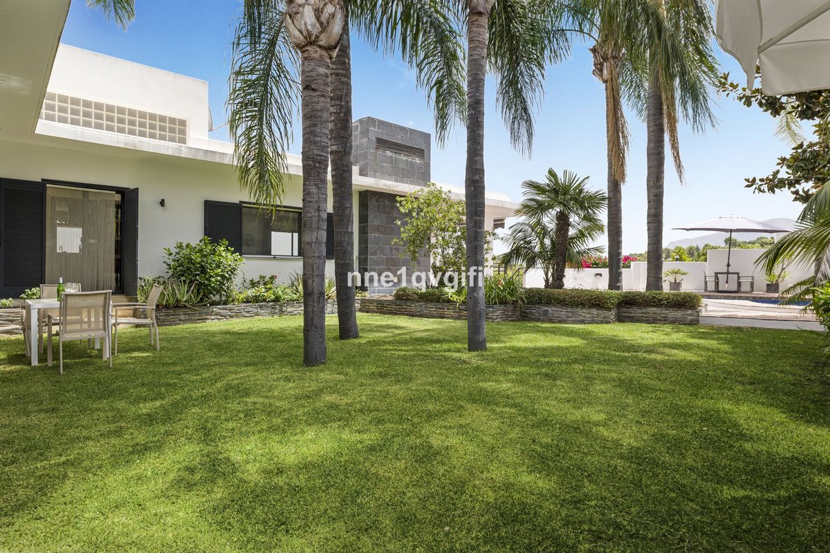 5 Bed Detached Villa in Coín