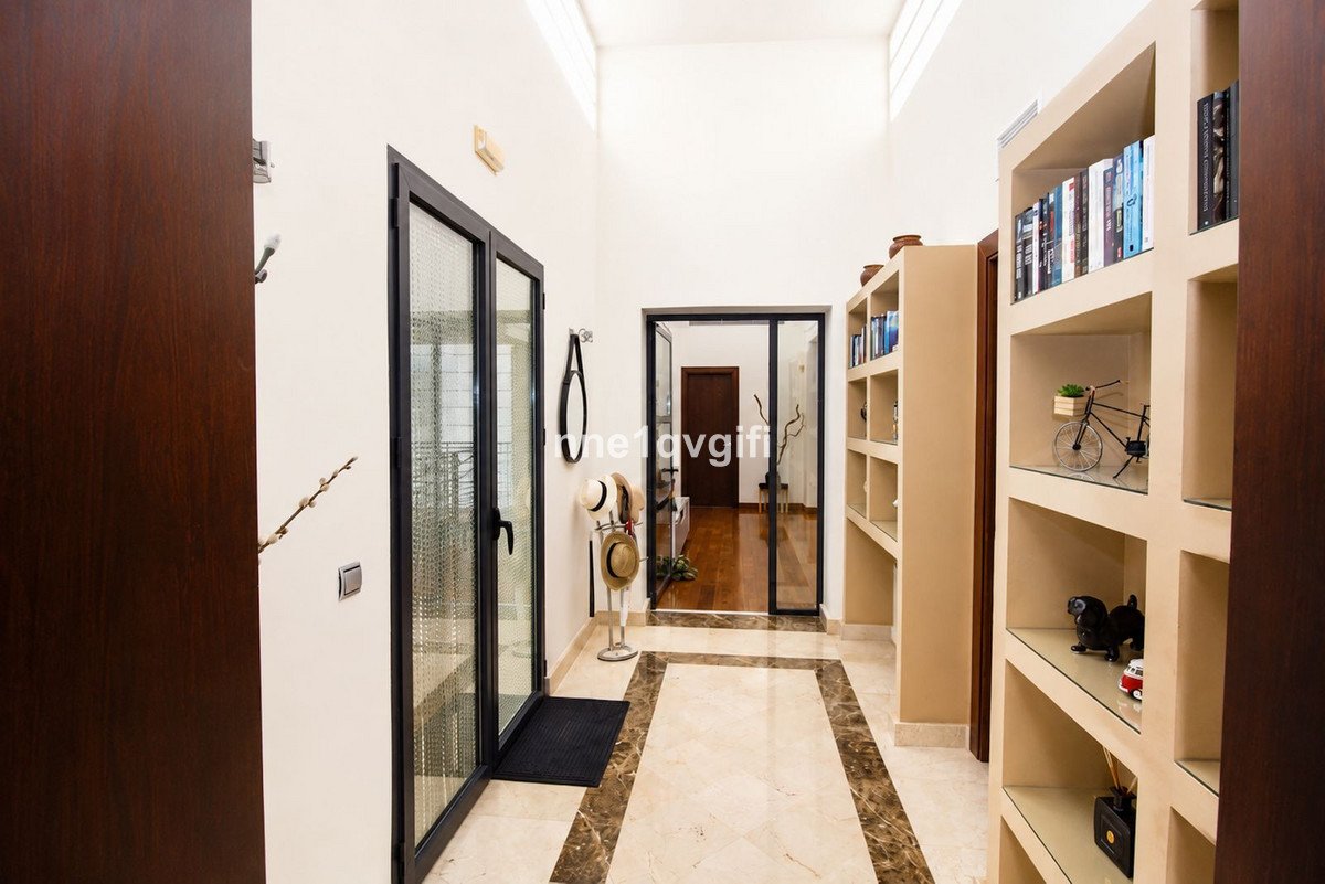 5 Bed Detached Villa in Coín