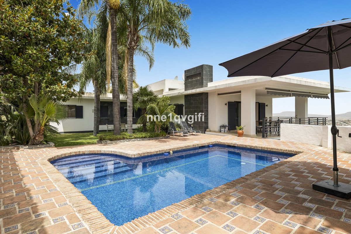 5 Bed Detached Villa in Coín