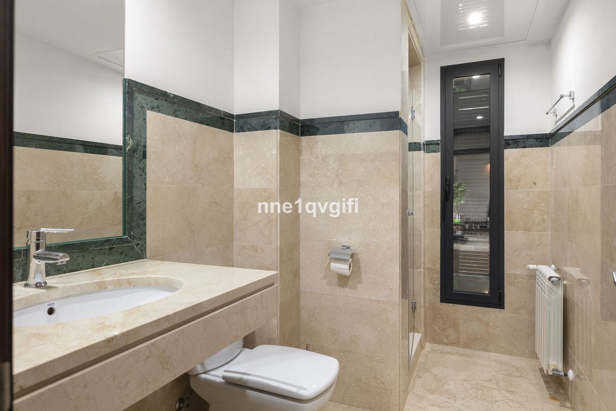 5 Bed Detached Villa in Coín