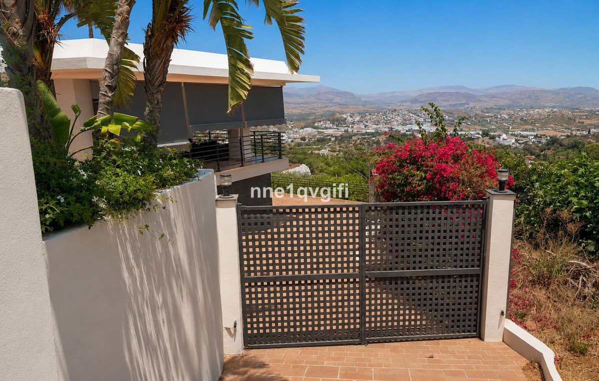 5 Bed Detached Villa in Coín