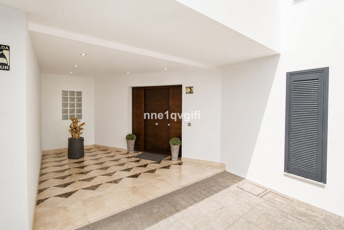 5 Bed Detached Villa in Coín