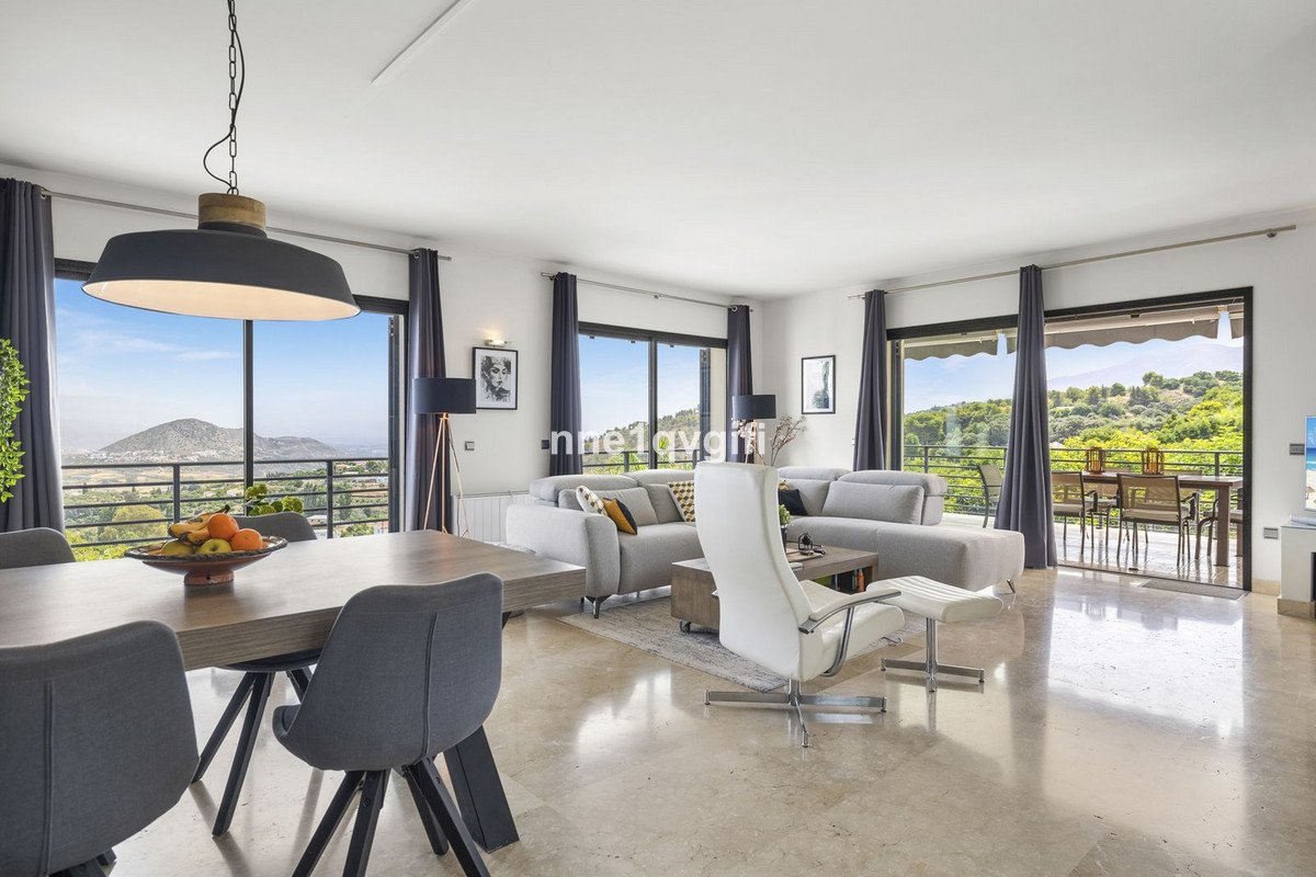 5 Bed Detached Villa in Coín