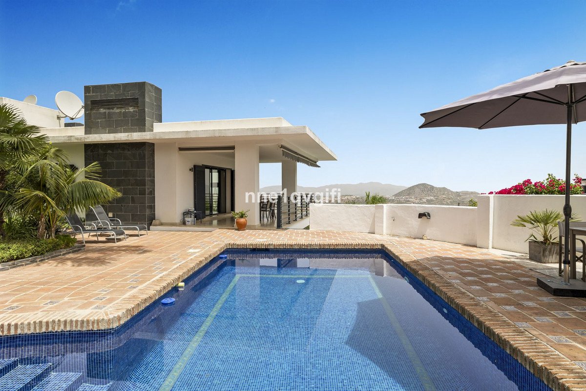 5 Bed Detached Villa in Coín