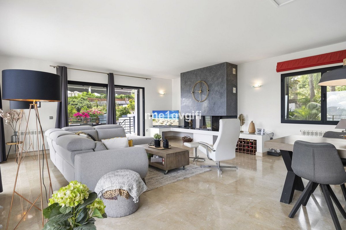 5 Bed Detached Villa in Coín