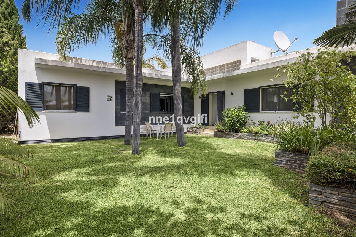 5 Bed Detached Villa in Coín