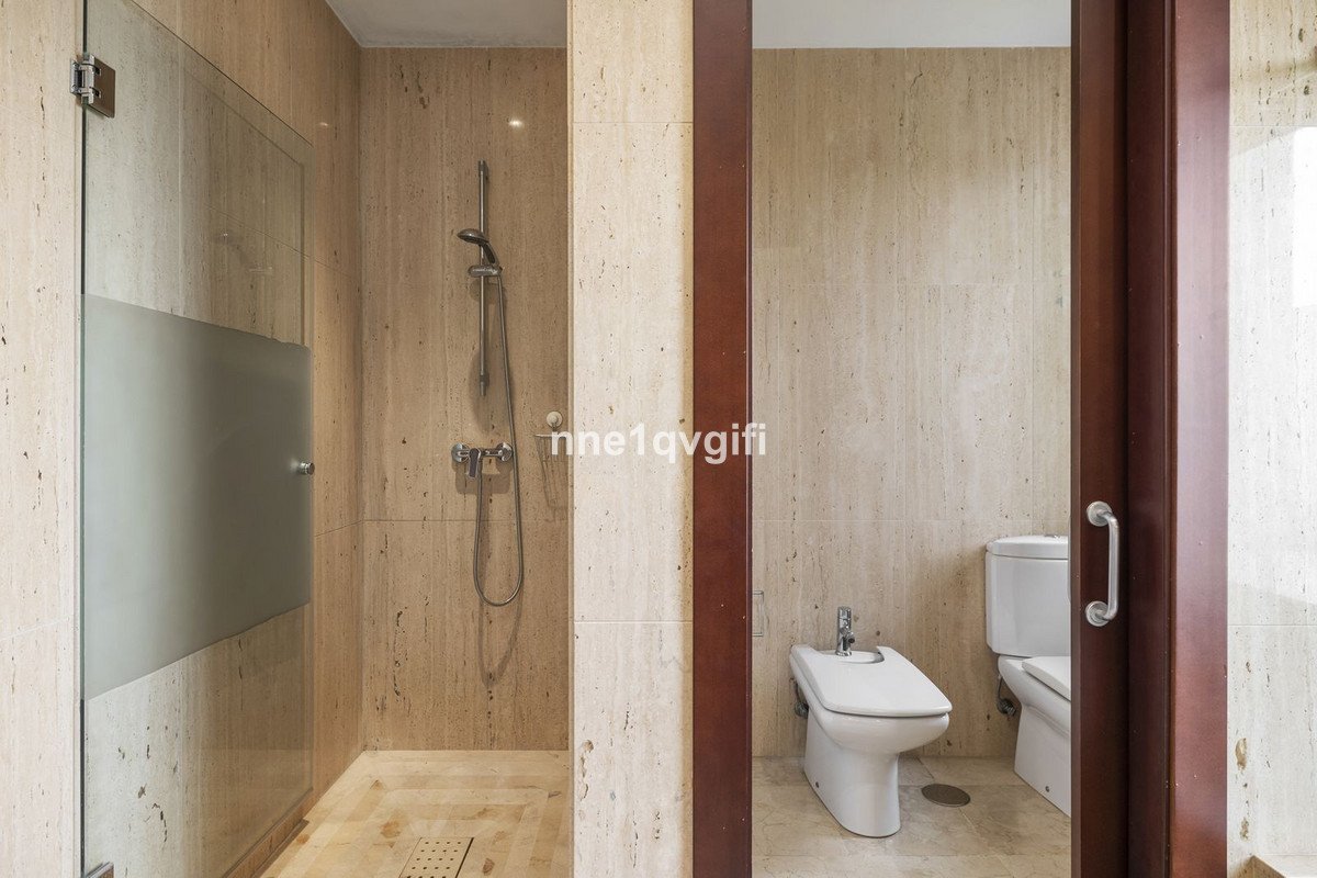 5 Bed Detached Villa in Coín