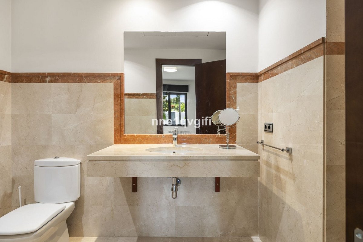 5 Bed Detached Villa in Coín