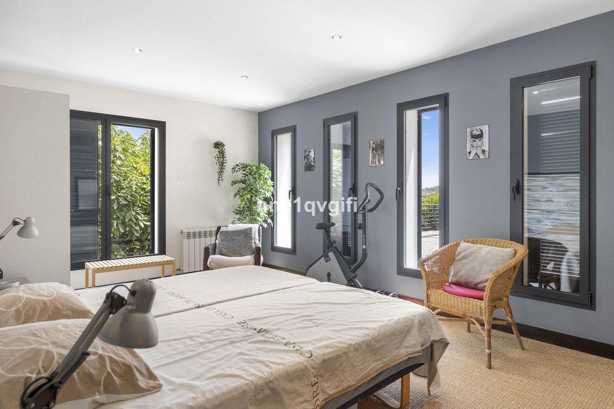 5 Bed Detached Villa in Coín
